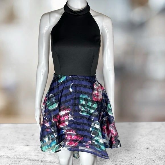 Sleeveless Black halter dress with floral bottom spring summer size medium - Picture 2 of 6